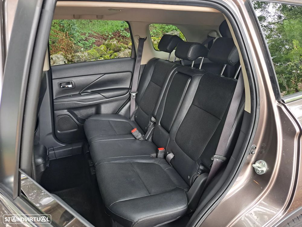 Mitsubishi Outlander 2.2 DI-D Intense - 33
