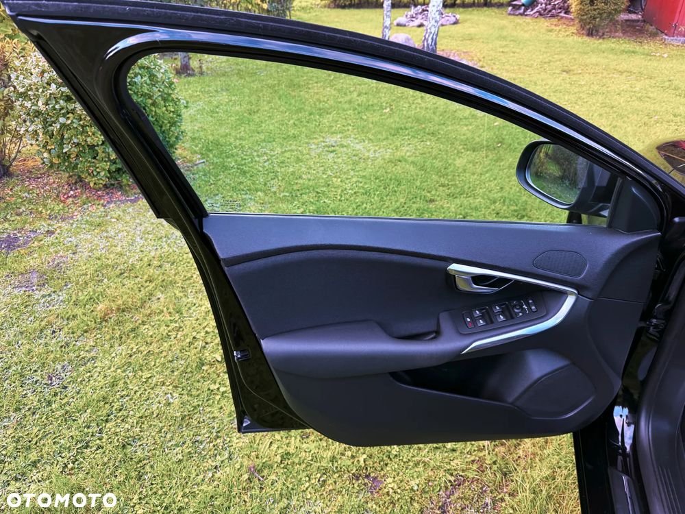 Volvo V40 D2 Drive-E Momentum - 35