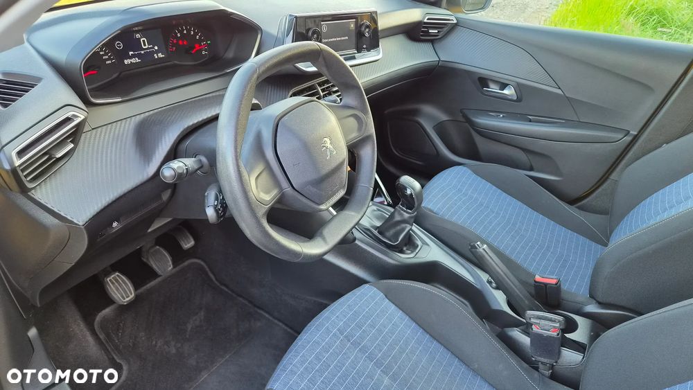 Peugeot 208 - 10