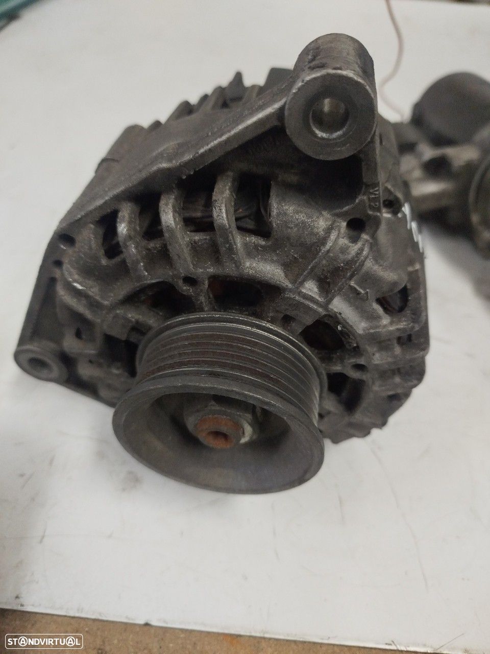 Alternador Volkswagen Passat (3B2) - 1