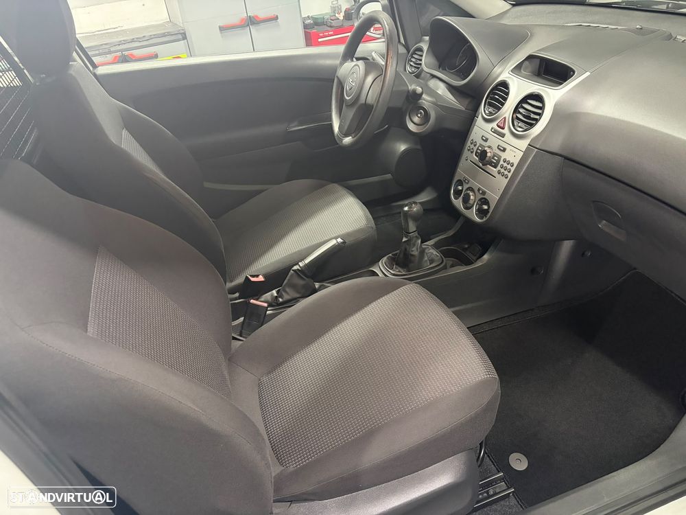 Opel Corsa Van - 17