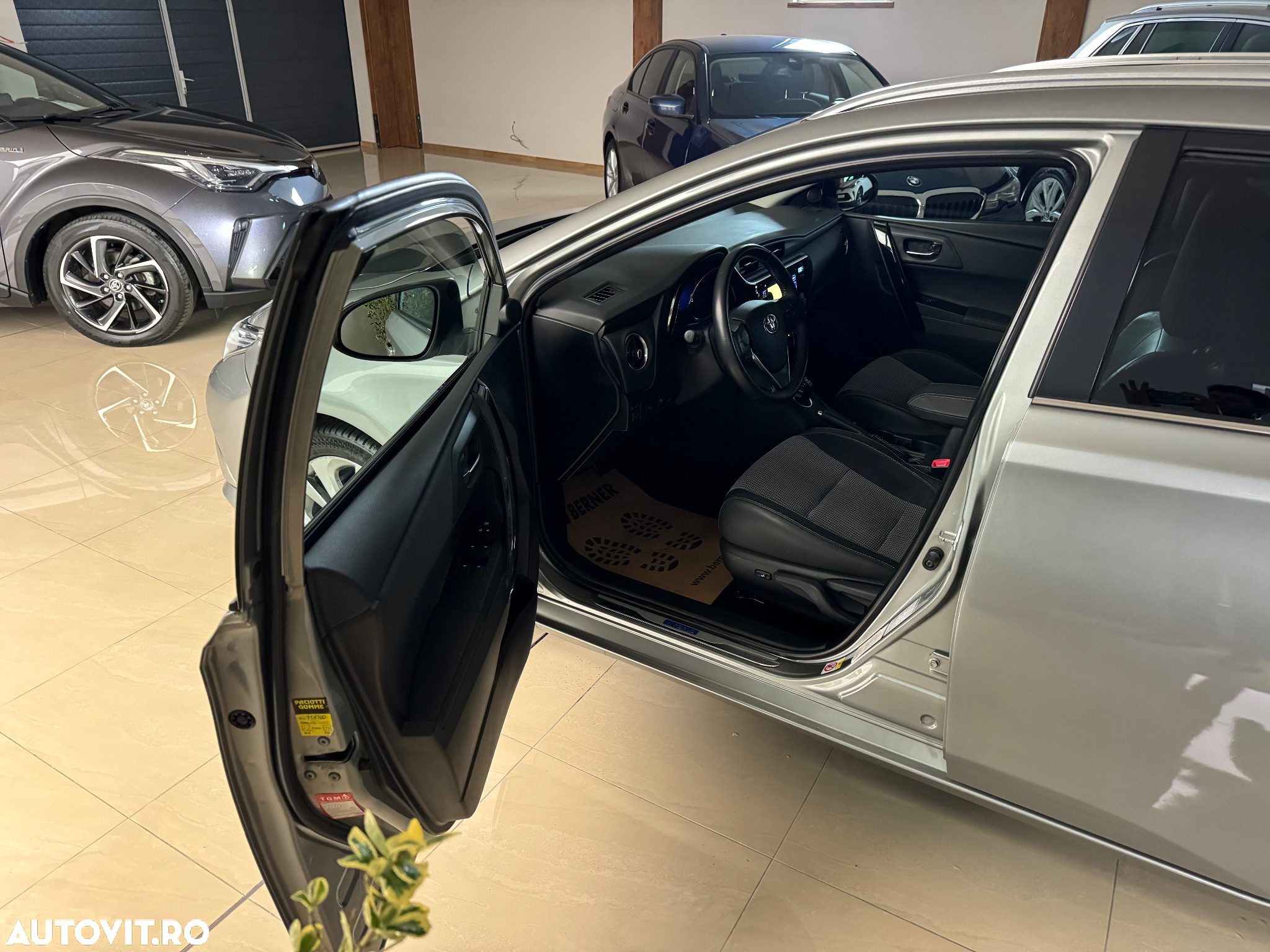 Toyota Auris 1.8 VVT-i Hybrid Automatik Touring Sports Edition-S - 23