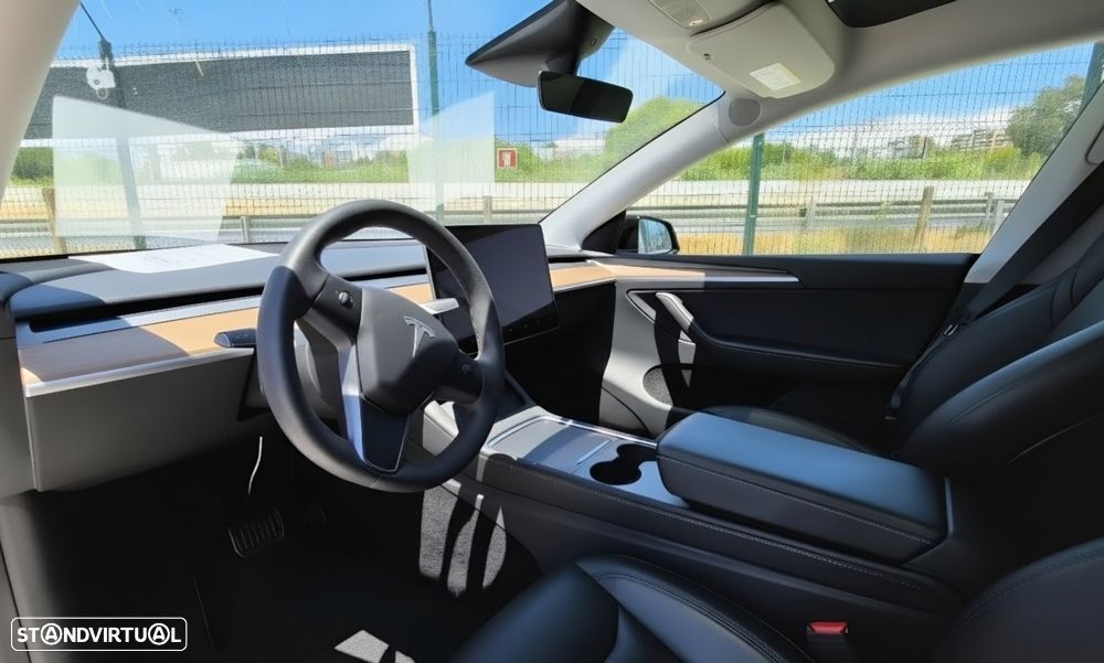 Tesla Model Y Long Range Dual Motor AWD - 9