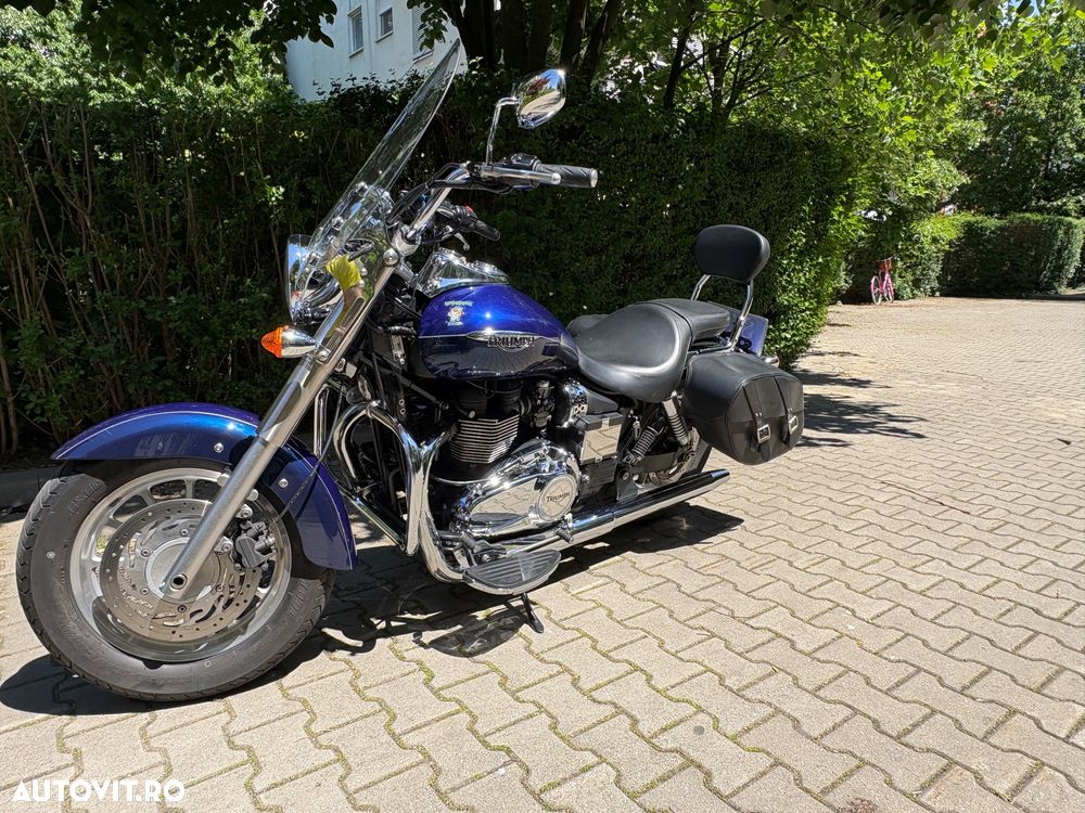 Triumph Bonneville - 4