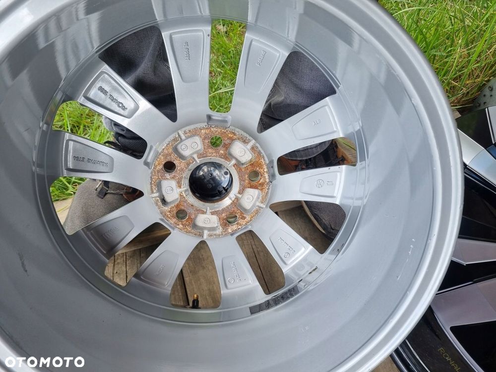 VW GOLF VI 5K0,TOURAN,SEAT LEON,AUDI ,SKODA alu 7X17 ET54 5X112 bdb stan - 8
