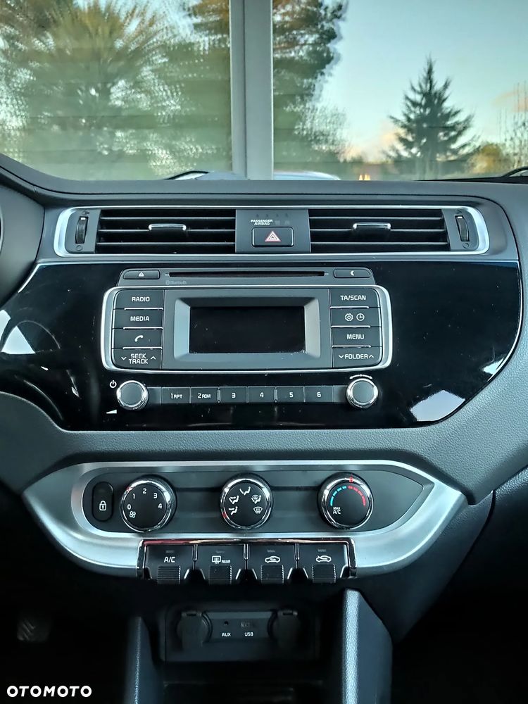 Kia Rio - 17