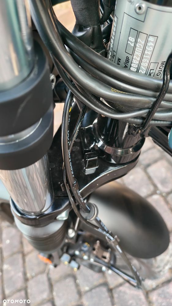 Moto Guzzi V7 - 12