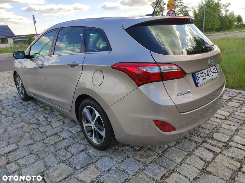 Hyundai i30 blue Kombi 1.4 Trend - 5