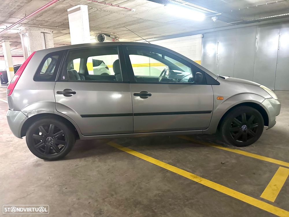 Ford Fiesta 1.4 Ghia - 12