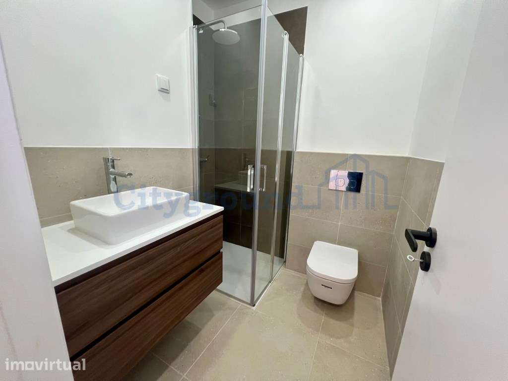 T2 totalmente renovado com excelente luminosidade e vista lateral p... - Grande imagem: 3/25