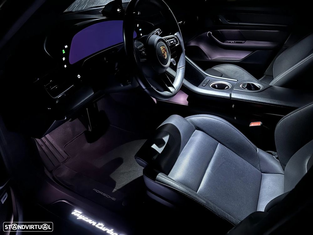 Porsche Taycan Turbo S - 10