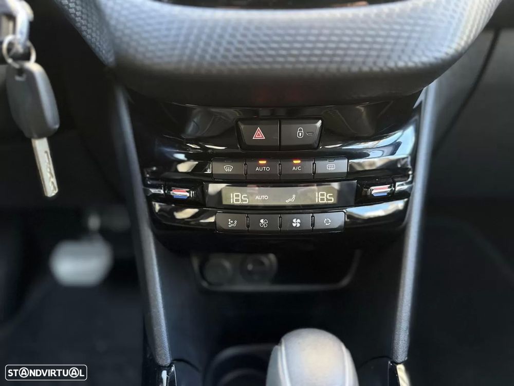 Peugeot 2008 1.2 PureTech Allure EAT6 - 18