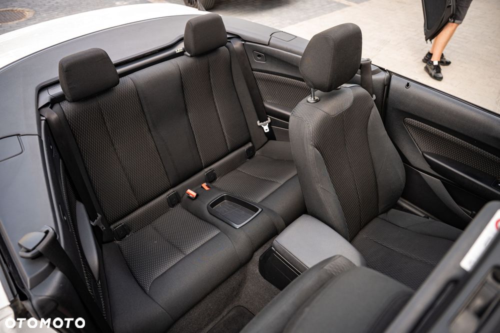 BMW Seria 2 218d - 10