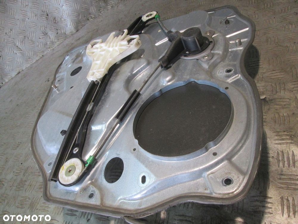 PODNOŚNIK MECHANIZM SZYBY PRAWY TYŁ ELEKTRYCZNY VW POLO IV 9N 01- 5 DRZWI - 4