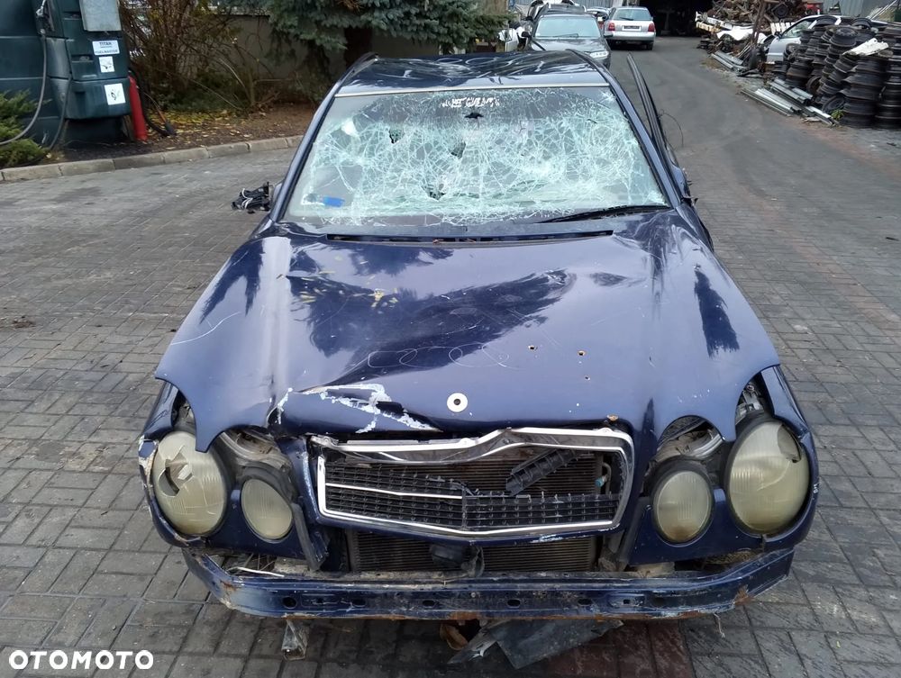 Mercedes – Benz Klasa E W210 (95-99r.) 2.0 B 136KM. Silnik 111.942 (111942) (111 942) Skrzynia 717.417 lakier 366. Cały na części. GWARANCJA !!!  Przód Tył Zestaw Komplet Drzwi Klapa Zderzak Błotnik Maska Grill Atrapa Szyba Pas Lampa Lusterko Boczki Fotel Kanapa Kokpit Deska Rozdzielcza Przełącznik Włącznik Sterownik Przewody Wiązka Instalacja Moduł Komputer Czujnik Listwa Pompa Alternator Wtryski Głowica Rozrusznik Kompresor Sprzęgło Dwumas Silnik Skrzynia ABS Klimatyzacji Paliwa Wspomagania Kolektor Turbina Przepustnica Zawór Chłodnica Koło Hak Belka Sanki Zawieszenie Mcpherson Półoś Amortyzator Wydech Tłumik Zacisk Most - 2