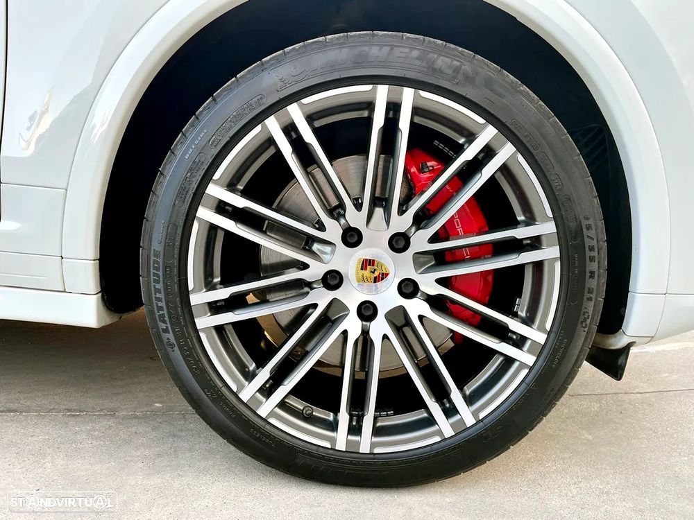 Porsche Cayenne GTS - 55