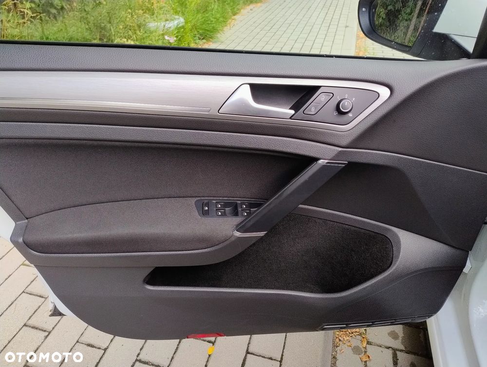 Volkswagen Golf - 24