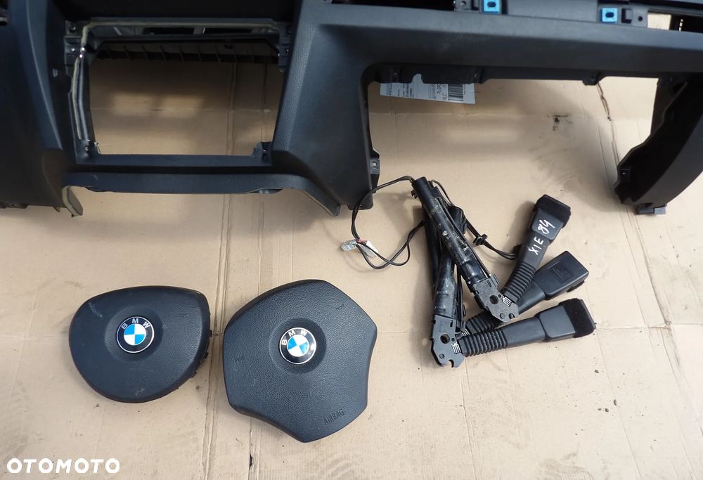 BMW - E90 - DESKA ROZDZIELCZA , KOKPIT , KONSOLA - BEZ NAWIGACJI , POD KUBKI - PODUSZKA KIEROWCY I PASAŻERA - NAPINACZE - DEMONTAŻ - ORYGINAŁ - 4