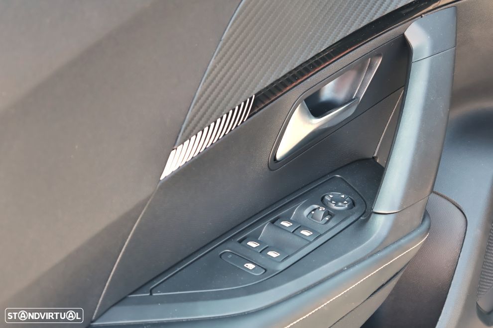 Peugeot 2008 1.2 Hybrid Allure e-DCS6 - 14