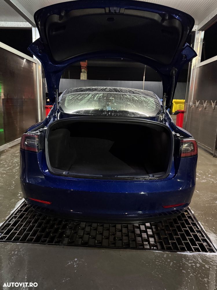 Tesla Model 3 Langstreckenbatterie Allradantrieb Dual Motor - 27