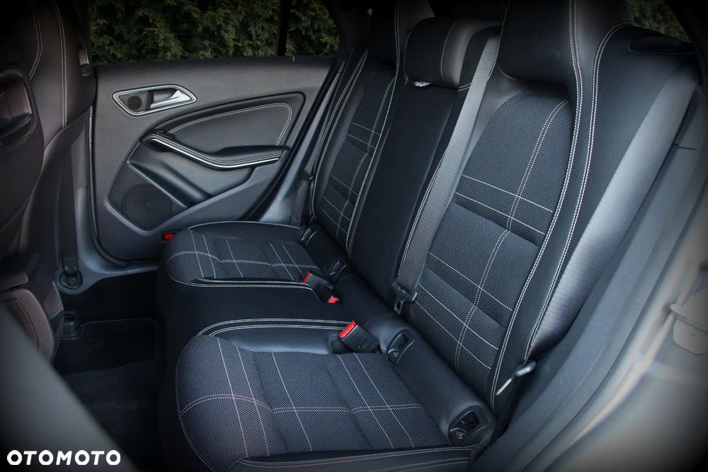 Mercedes-Benz CLA 180 Urban - 18