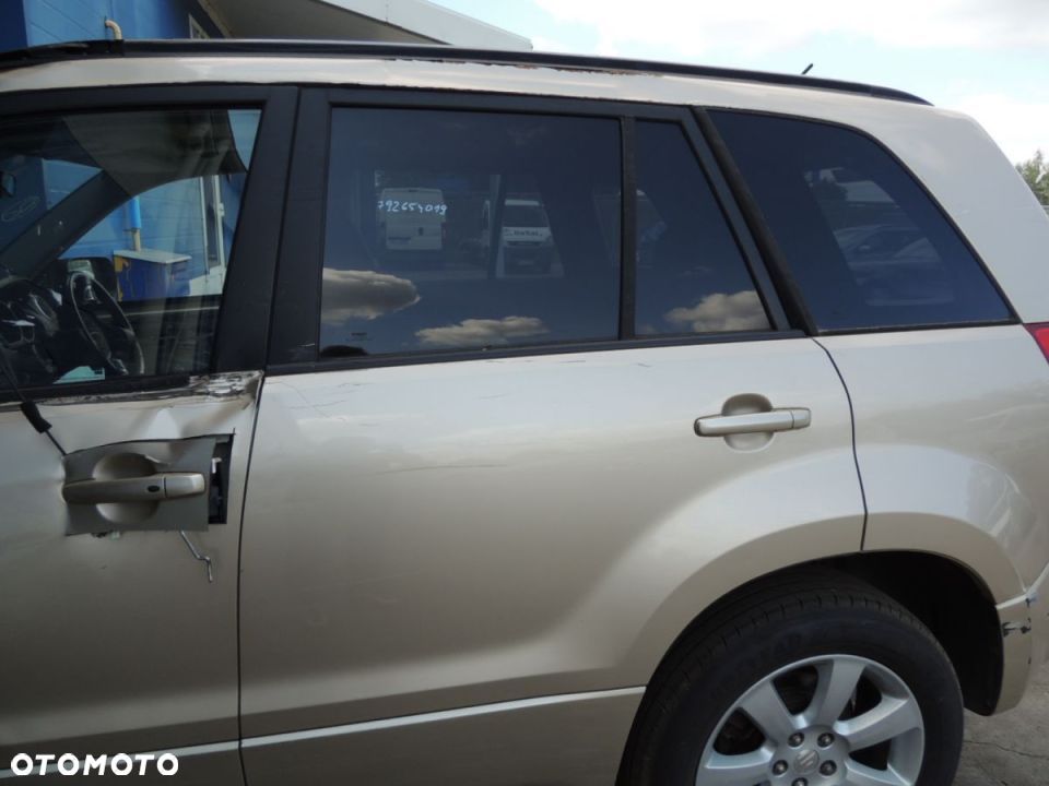 Drzwi lewy tył SUZUKI Grand Vitara II '12 2.4 VVT