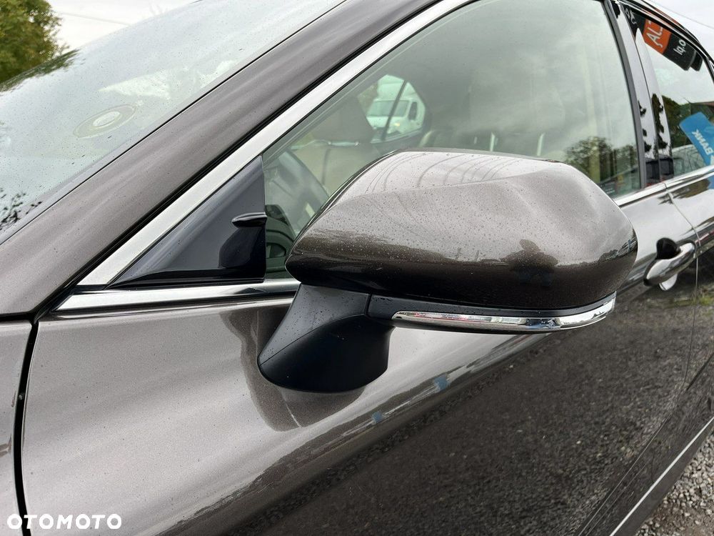 Toyota Camry 2.5 Hybrid Executive CVT - 27