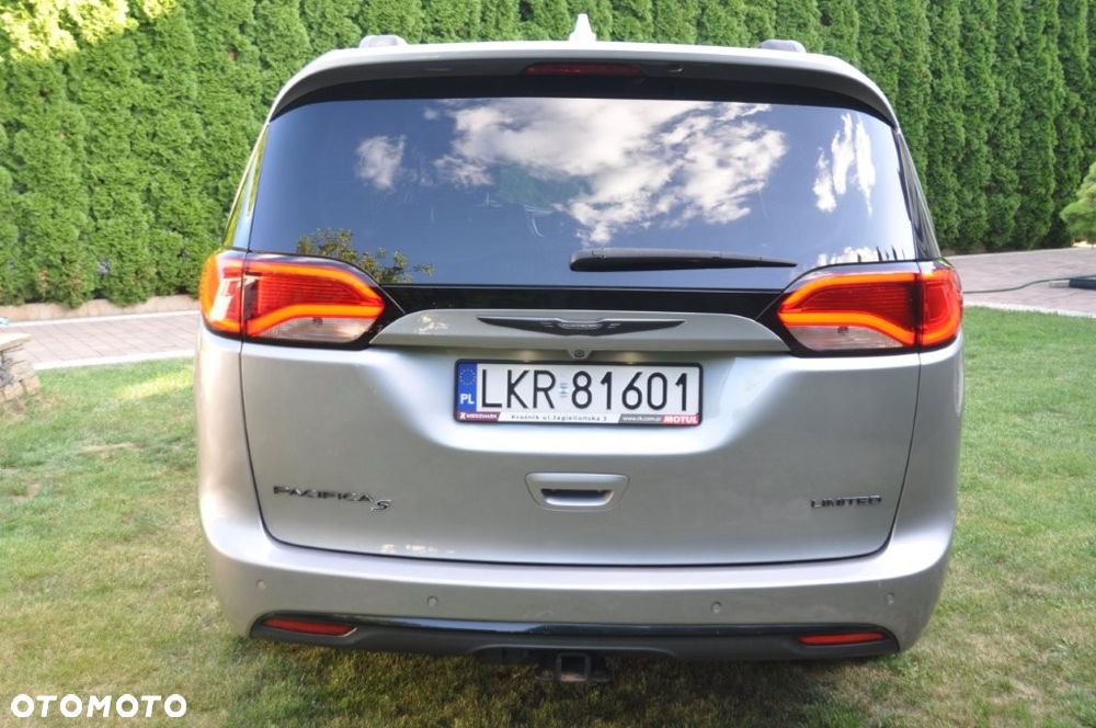 Chrysler Pacifica - 5