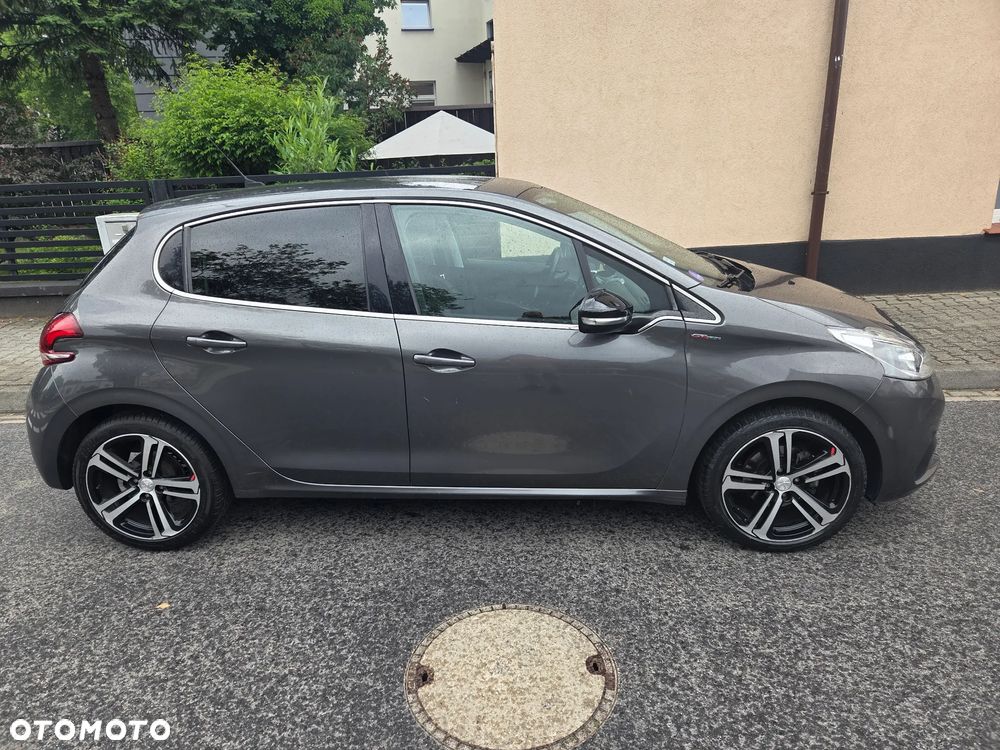 Peugeot 208 - 5