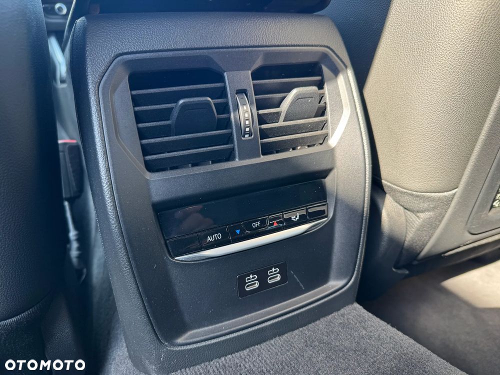 BMW Seria 3 318d MHEV - 28