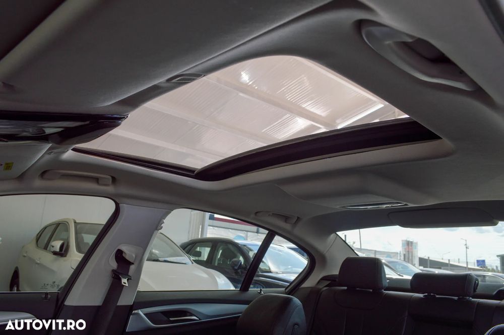 BMW Seria 5 520e Aut. Luxury Line - 40