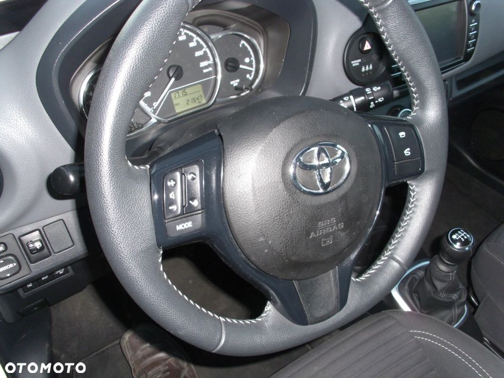 Toyota Yaris 1.5 Premium - 25