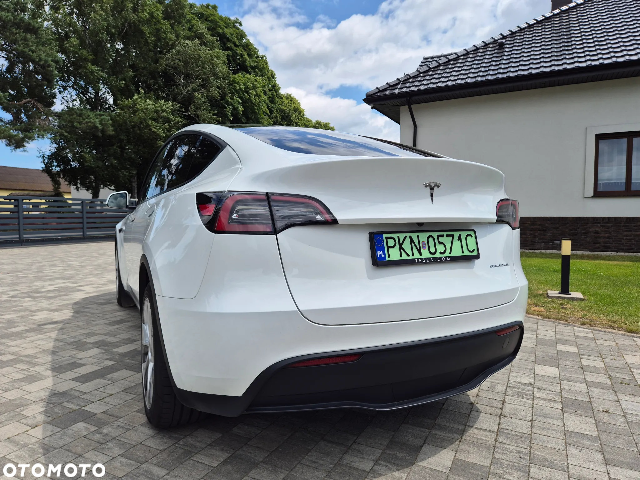 Tesla Y Long Range AWD - 18