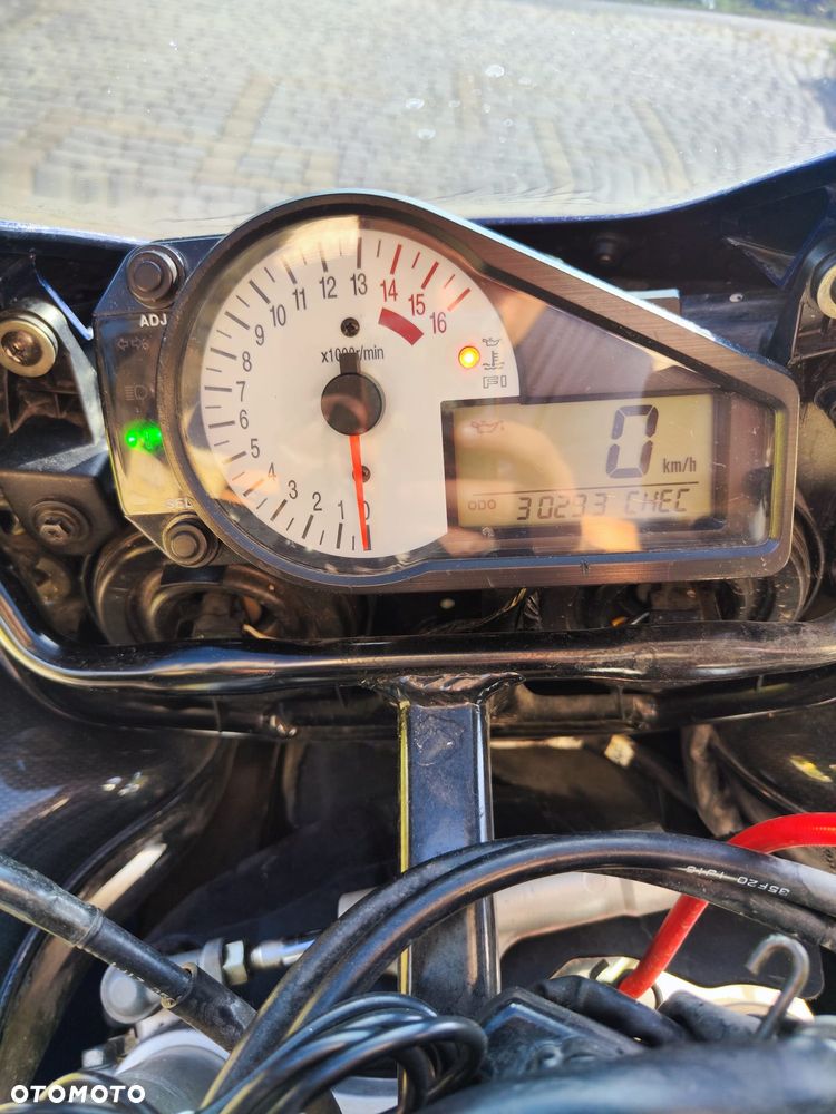 Suzuki GSX-R - 10