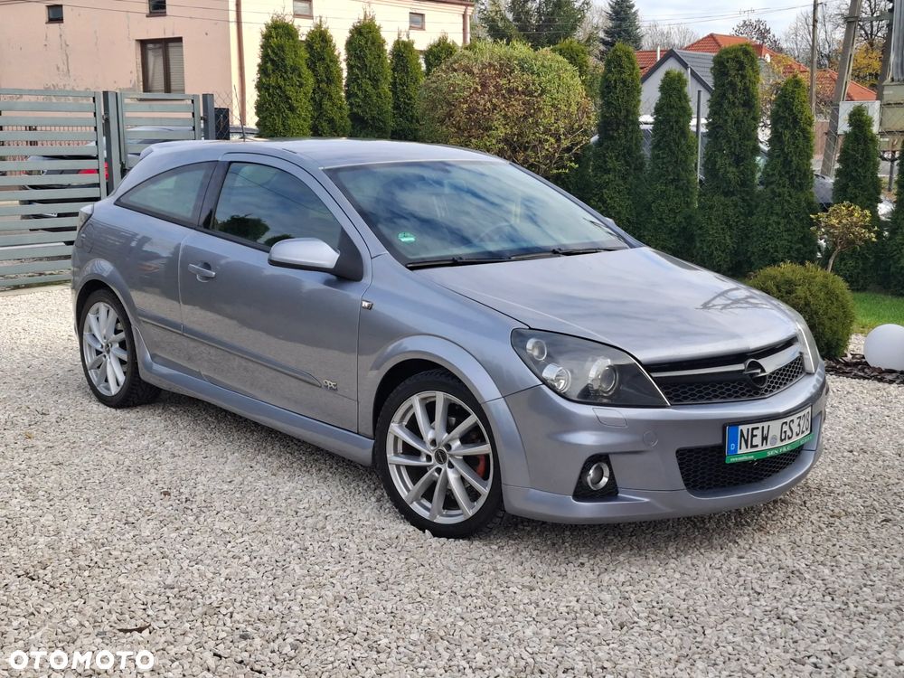 Opel Astra GTC 1.8 Cosmo - 1