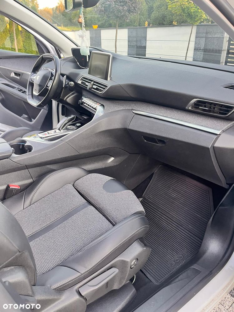 Peugeot 3008 1.2 PureTech GPF Allure S&S EAT8 - 19