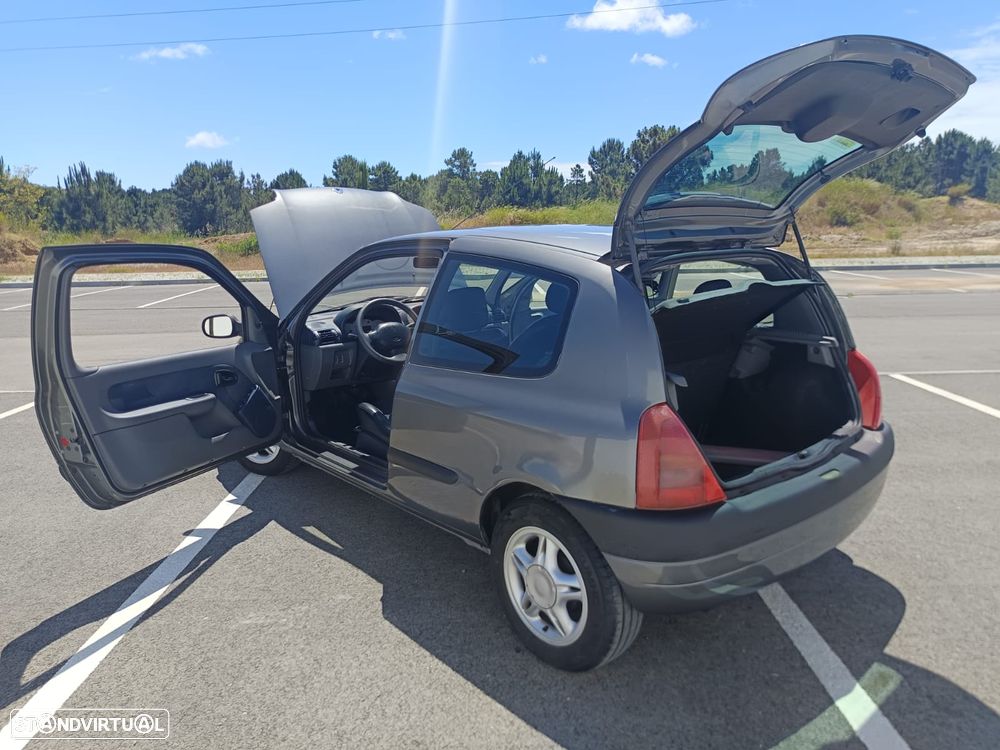 Renault Clio 1.4 16V Si - 12