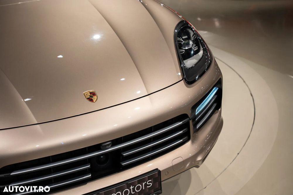 Porsche Cayenne - 9