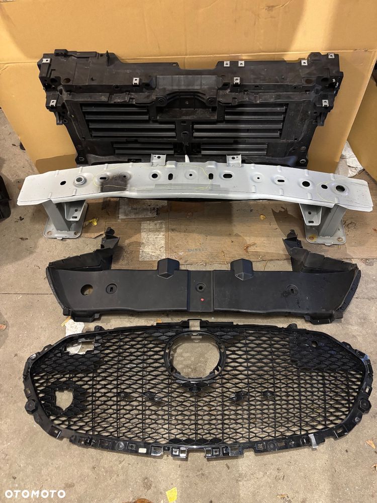 Pas przedni Mazda3 BP - 1