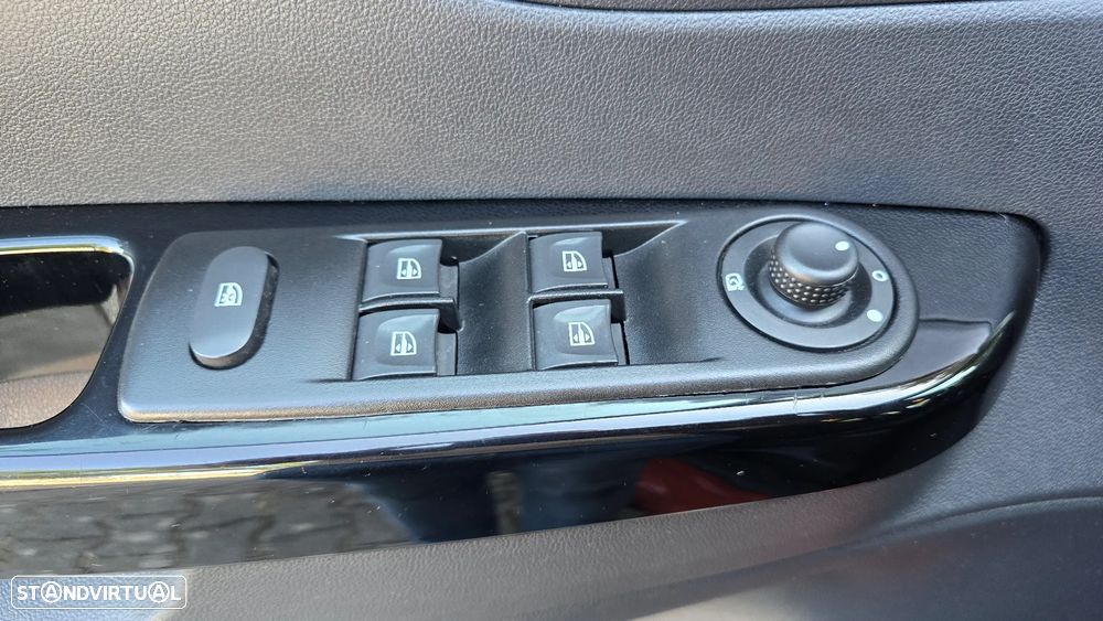 Renault Captur 1.5 dCi Initiale Paris EDC - 16