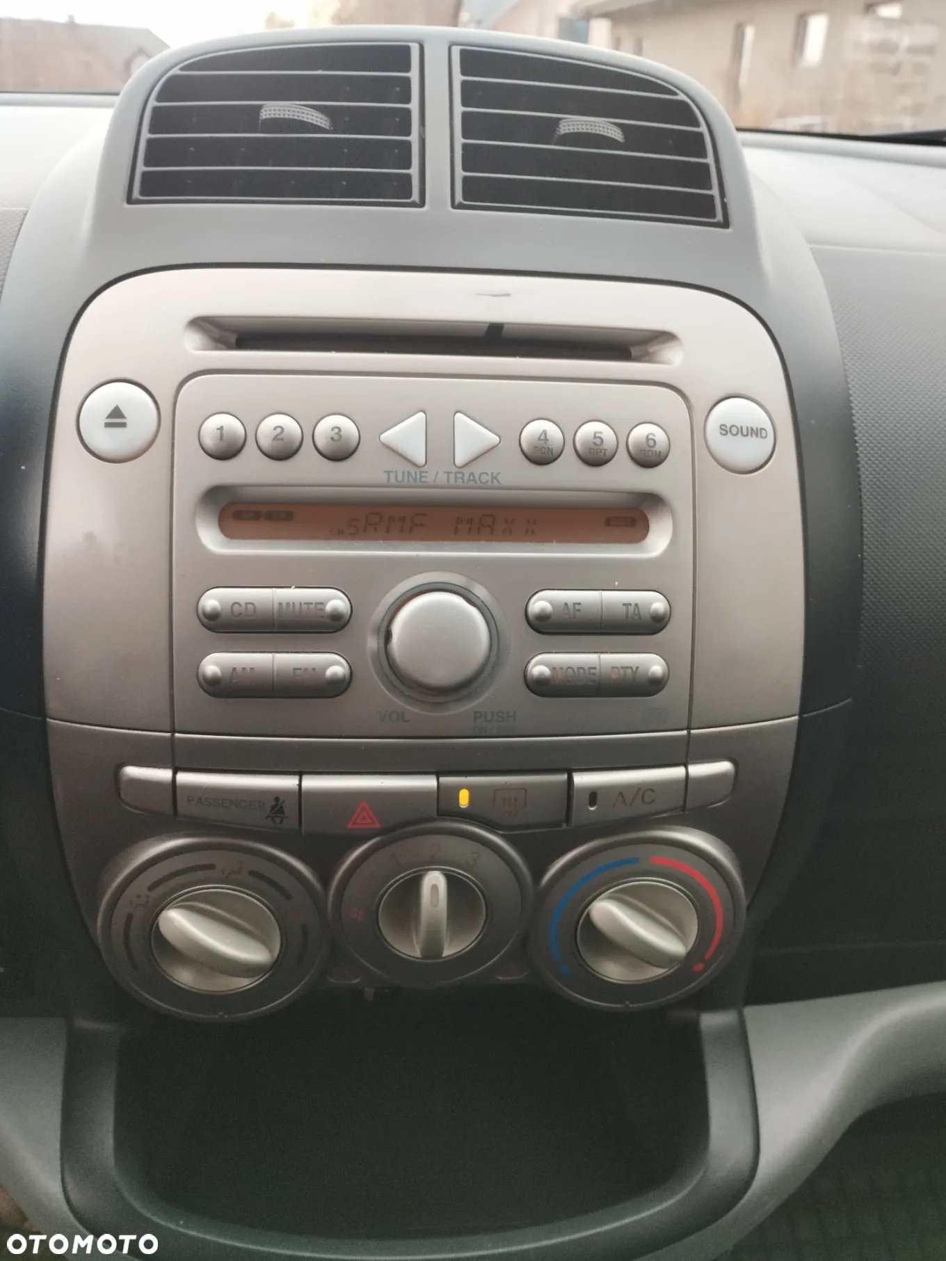 Daihatsu Sirion 1.0 - 10