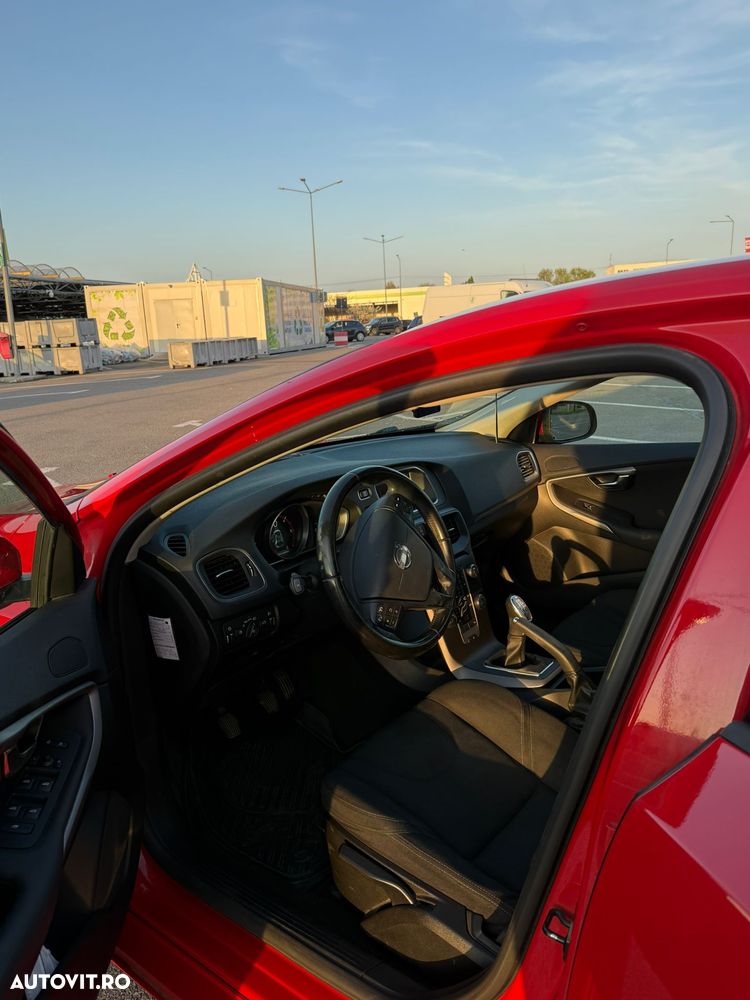 Volvo V40 D3 R Design - 6