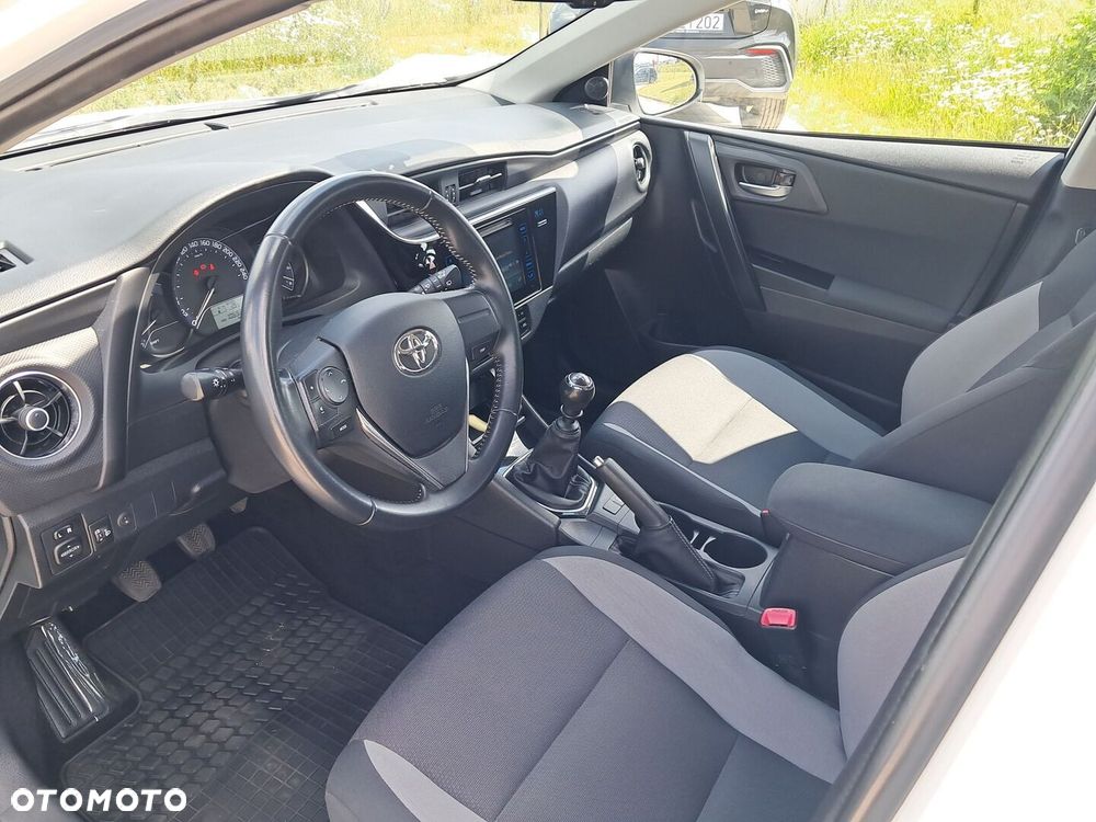 Toyota Auris - 12