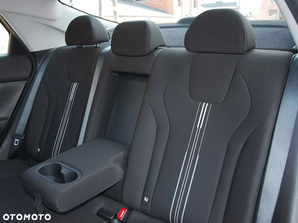 Hyundai Elantra 1.6 Smart - 12