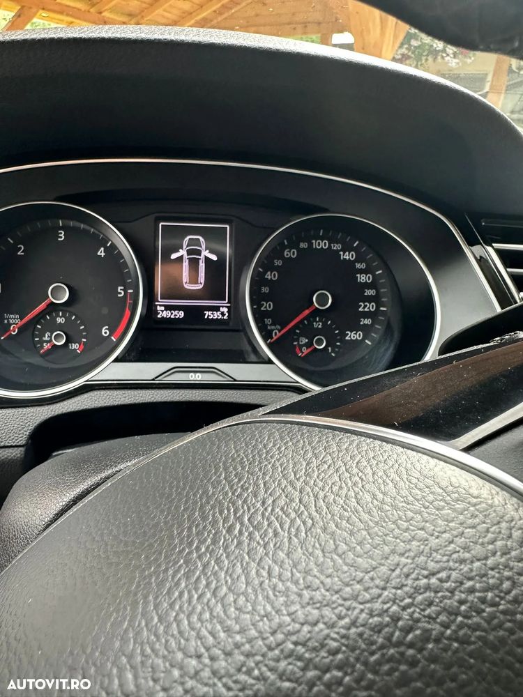 Volkswagen Passat 2.0 TDI DSG Comfortline - 5