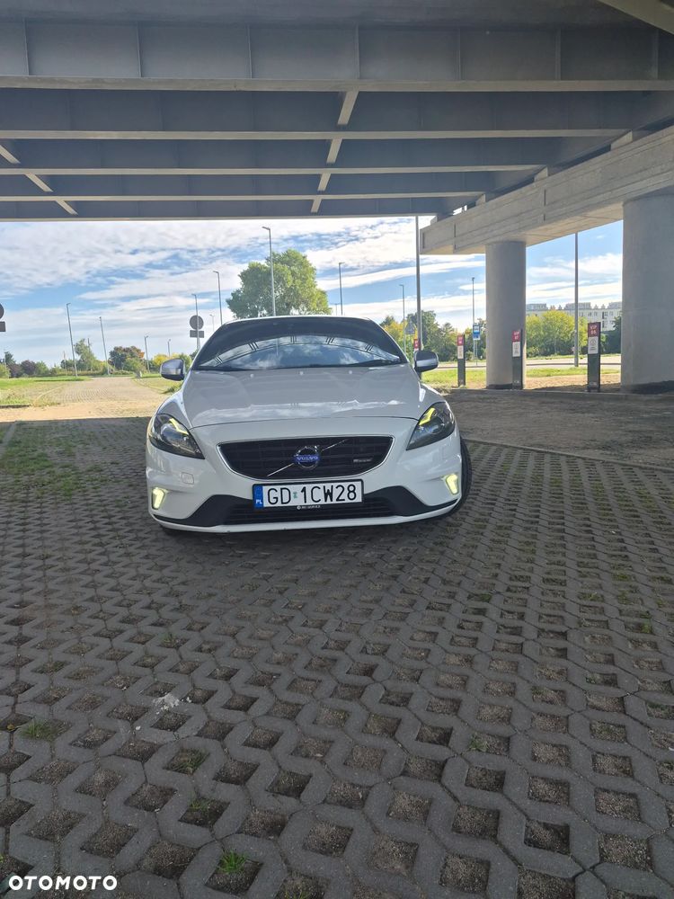 Volvo V40 D2 R-Design - 3