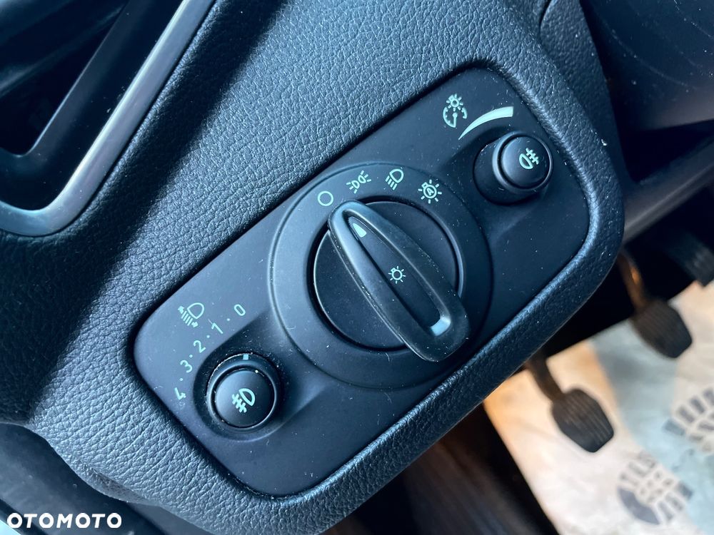 Ford Kuga 2.0 TDCi 2x4 Titanium - 26