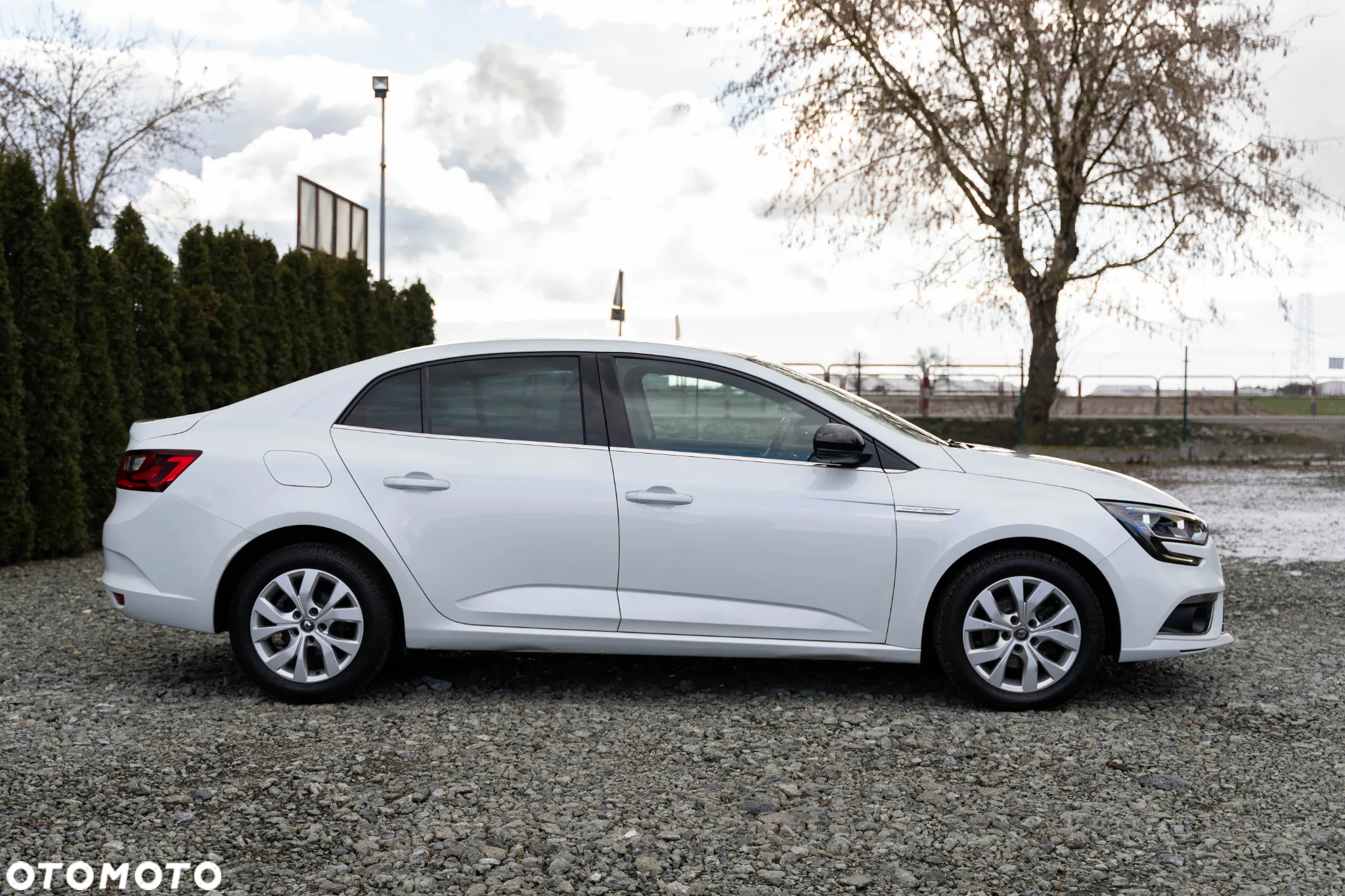 Renault Megane 1.5 Blue dCi Intens EDC - 4