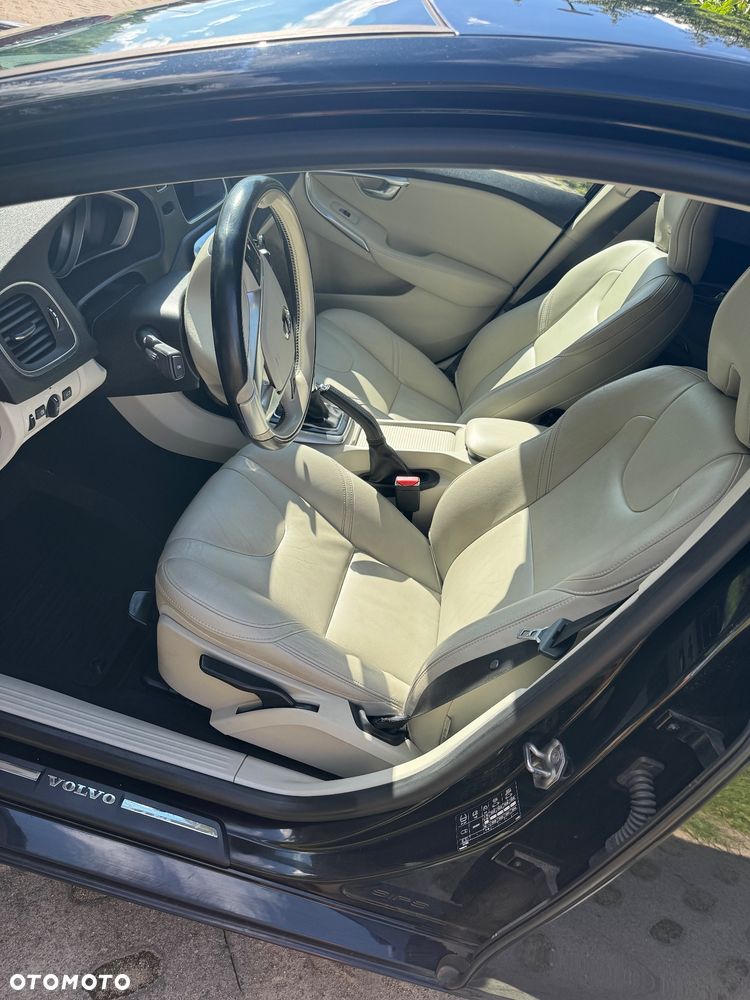 Volvo V40 D2 Drive-E R-Design Momentum - 16
