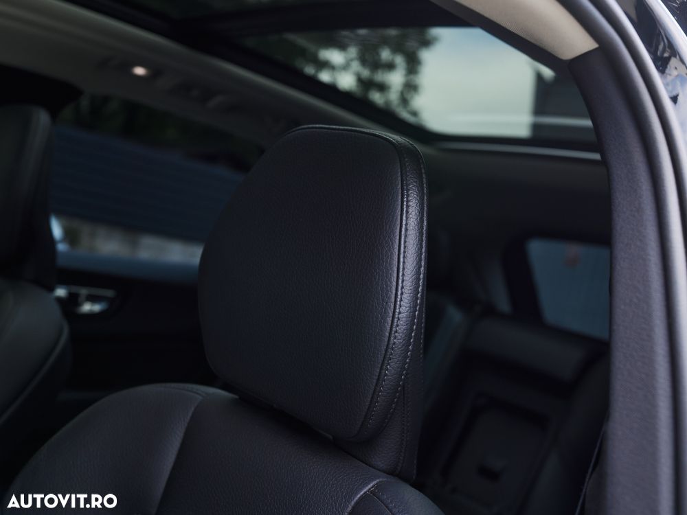 VOLVO XC60 2021 — imagine 32